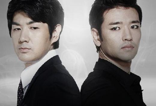 ↑ SBS 드라마 '천사의 유혹'. 아내의 배신을 계기로 신현우(한상진 분·왼쪽)는 전신성형을 감행해 안재성(배수빈 분·오른쪽)으로 변신했다. 