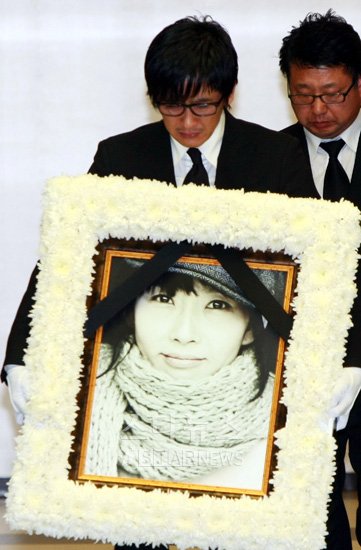 고 최진실 영정 사진ⓒ머니투데이 스타뉴스