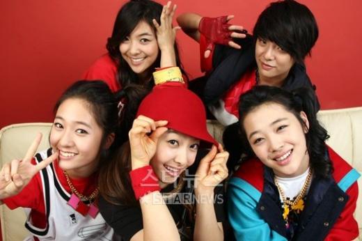 f(x)의 루나, 앰버, 설리, 빅토리아, 크리스탈(왼쪽 위부터 시계방향으로) ⓒ사진=임성균 기자 tjdrbs23@