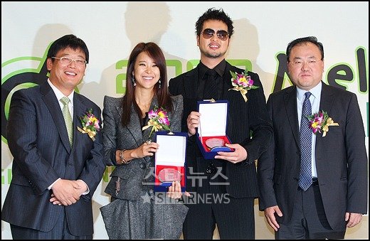 로엔엔터테인먼트 신원수 대표, 백지영, 김태우, CU미디어 전용주 대표(왼쪽부터) ⓒ사진=유동일 기자 eddie@