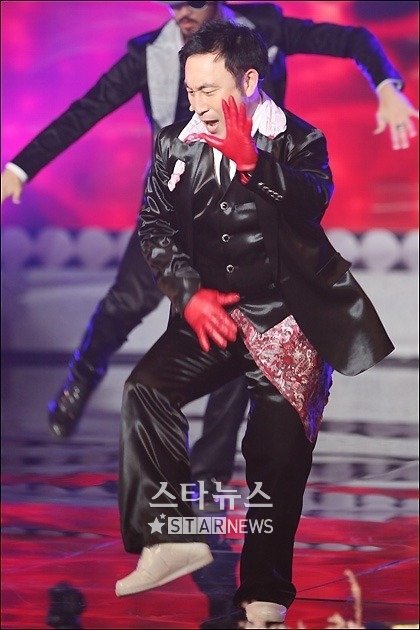 2008 MBC 연예대상 시상식에서 비의 '레이니즘' 무대를 펼치고 있는 이혁재 ⓒ머니투데이 스타뉴스