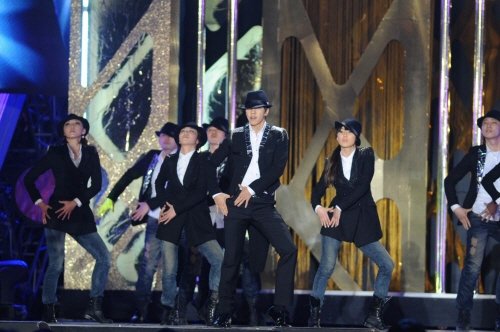 마이클 잭슨의 '스무디 크리미널'을 선보이고 있는 이승기 <사진=SBS>