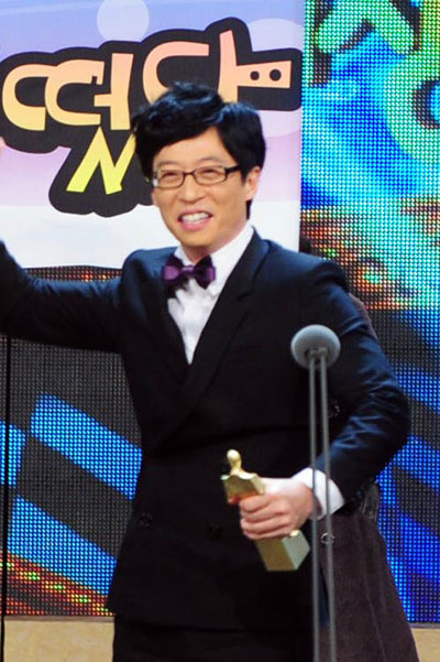 2009 SBS 연예대상시상식에서 대상을 수상한 유재석 ⓒSBS