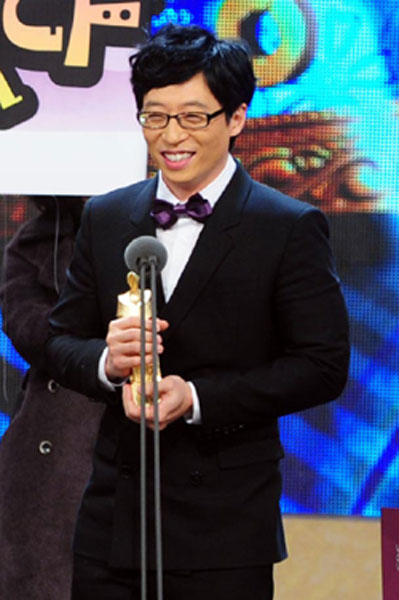 30일 2009 SBS 연예대상에서 대상을 수상한 유재석 <사진=SBS>