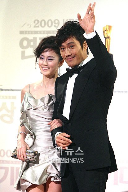 KBS 연기대상에서 베스트커플상을 김태희와 이병헌 ⓒ 홍봉진 기자