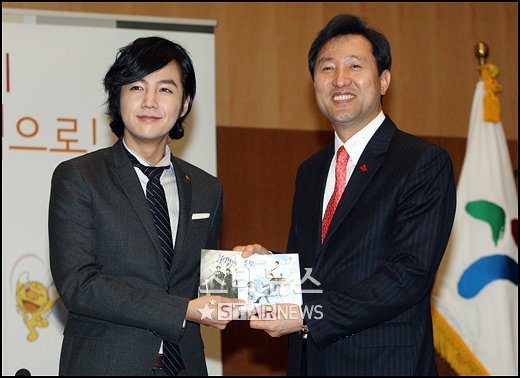 서울시 홍보대사로 위촉된 장근석(왼쪽)과 오세훈 서울시장 ⓒ유동일 기자 