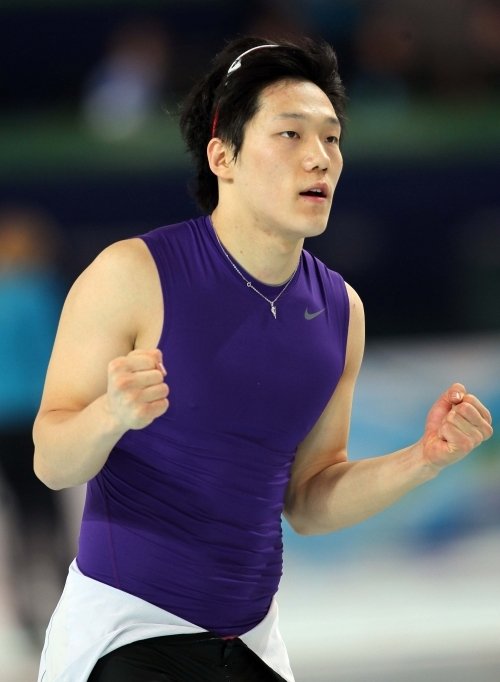 ↑빙속 남자 500m부문 금메달리스트 모태범(21, 한국체대)가 영국 텔레그래프가 22일(현지시간) 선정한 '워스트드레서'에 이름을 올렸다. ⓒ대한체육회