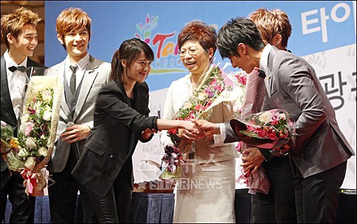 비륜해와 구혜선(왼쪽에서 3번째) ⓒ사진=이동훈 기자