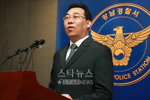 서울 강남경찰서 곽정기 형사과장이 30일 오전 수사 브리핑을 하고 있다. ⓒ임성균 기자