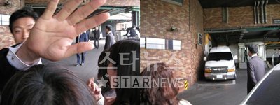 신혼여행을 위해 3일 신라호텔에서 밴에 오르는 장동건·고소영 커플의 모습을 가리는 경호원(왼쪽)과  둘을 태운 흰색 밴 웨딩카 ⓒ사진=김겨울 기자