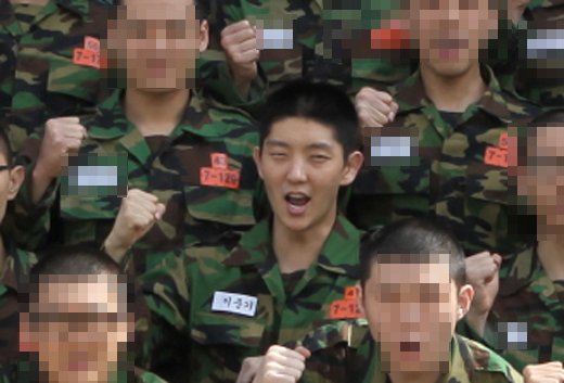 ↑3일 현역병으로 논산훈련소에 입대한 한류스타 이준기(28)의 훈련소 입소 사진이 육군 훈련소 홈페이지에 공개됐다.ⓒ육군 훈련소 홈페이지