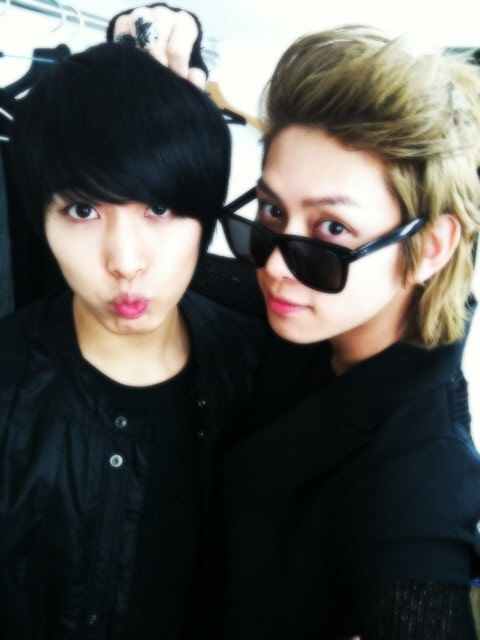 [picture] Heechul shows of his milky white skin with Sungmin | Daily K ...