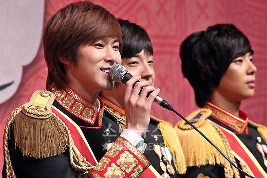 ↑뮤지컬 '궁' 황태자 이신 역의 유노윤호, 김동호, 런 ⓒ홍봉진 기자
