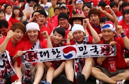 아르헨티나 전을 응원 중인 붉은 악마ⓒ이명근기자