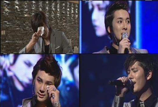 t↑vN '뉴턴' '엑스 콘서트' 도중 눈물을 보이는 SS501 ⓒtvN 제공