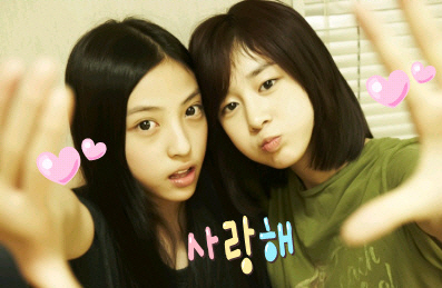 진혜원(왼쪽)과 티아라의 지연 <사진제공=코어콘텐츠미디어>