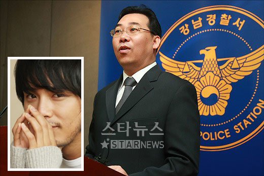 30일 오후 서울강남경찰서 곽정기 형사과장이 고 박용하의 사인에 대해 브리핑하고 있다 ⓒ임성균 기자