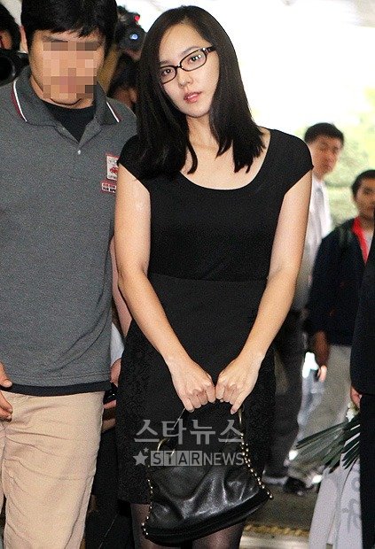 유진이 30일 오후 고 박용하의 빈소에 들어서고 있다 ⓒ홍봉진 기자