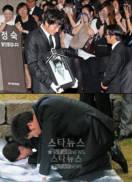 ↑故 박용하의 비보를 듣고 달려와 3일간 장례식을 한 시도 비우지 않고 지킨 소지섭 ⓒ홍봉진 기자