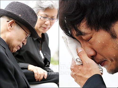 '아들아!', '친구야!' 4일 오전 고 박용하의 삼우제에 참석한 고인의 부모(왼쪽)와 소지섭이 애통해 하고 있다 ⓒ분당(경기)=이동훈 기자