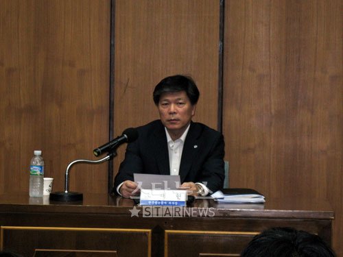 KBS 조대현 방송담당 부사장이 7일 오후 기자회견을 하고 있다. ⓒ사진=문완식 기자