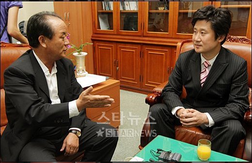 정갑윤 국회윤리특별위원회 위원장과 면담 중인 성세정 한국아나운서연합회 회장 ⓒ이동훈 기자