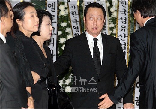13일 오후 고 앙드레김의 빈소를 찾은 두산그룹 박용만 회장 ⓒ이동훈 기자