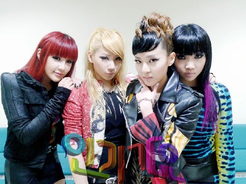 2NE1 <사진='인기가요' 홈페이지>