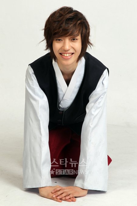 틴탑 니엘ⓒ임성균 기자tjdrbs23@ (한복협찬=디자이너 박술녀)