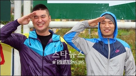 다이내믹 듀오 최자(왼쪽)와 개코의 동반입대 모습 ⓒ이명근 기자