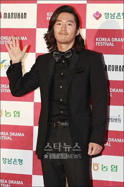 2010 코리아 드라마 어워즈에서 남자주연상을 수상한 배우 장혁ⓒ류승희 인턴 기자