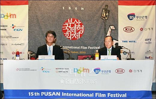 부산국제영화제 기자회견에 참석한 이용관 공동집행위원장과 김동호 집행위원장. 머니투데이 스타뉴스