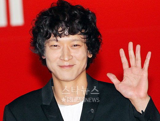 [★포토]화장한 강동원 '너무 표나네'