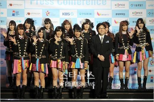 일본 걸그룹 AKB48와 야마모토 야스시ⓒ임성균 기자
