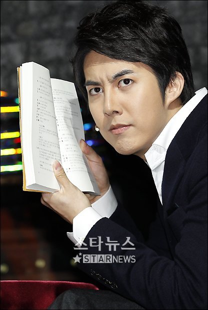 '카페인'을 공연 중인 김형준ⓒ류승희 인턴기자