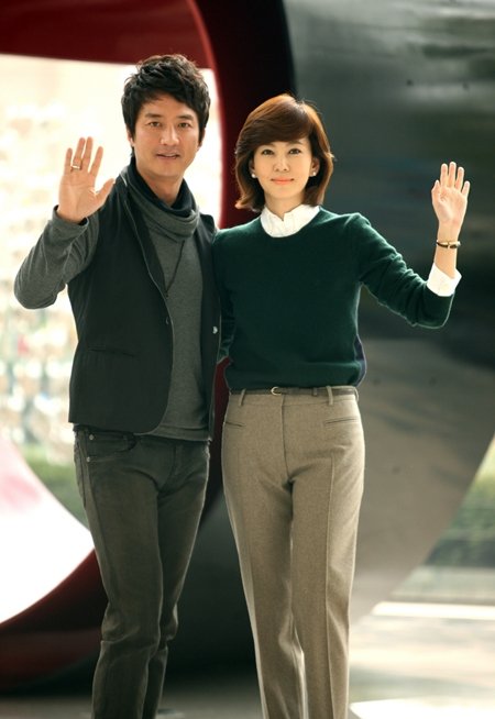 '역전의 여왕'의 김남주(오른쪽)와 정준호 