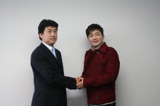어빙의 오기노 마사루 대표(왼쪽)와 박현빈 <사진제공=인우기획>