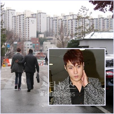 10일 김기수가 경기도 성남 수원지방법원에서 '남자작곡가' 준강제추행 혐의 2차공판에 참석 한 이후 매니저와 함께 현장을 빠져나가고 있다. ⓒ문완식 기자