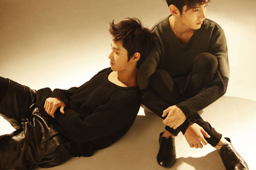 동방신기의 유노윤호(왼쪽)와 최강창민