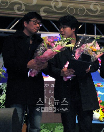 KBS 2TV '남자의 자격'의 신원호PD(오른쪽)와 MBC '아마존의 눈물' 김진만PD ⓒ문완식 기자