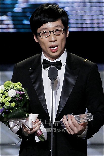 2010 MBC 방송연예대상 대상을 수상한 유재석 ⓒ사진=류승희 인턴기자