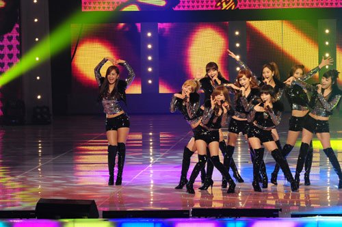 소녀시대가 30일 오후 KBS가요대축제에서 공연을 하고 있다 <사진=KBS제공>