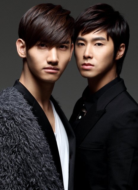 동방신기의 최강창민(왼쪽)과 유노윤호 