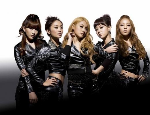 카라의 강지영 정니콜 박규리 한승연 구하라(왼족부터)