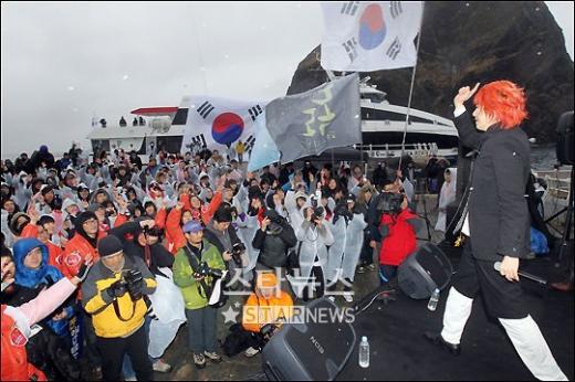 가수 김장훈 ⓒ독도(경북)=임성균 기자