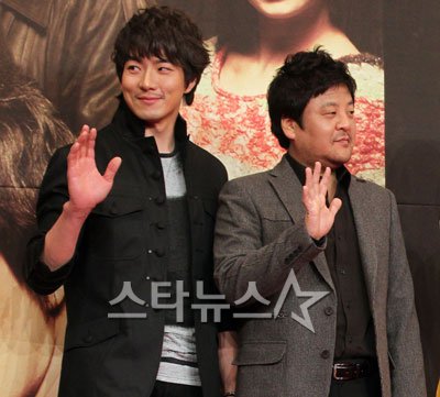배우 송일국(왼쪽)과 성지루 ⓒ사진=홍봉진 기자