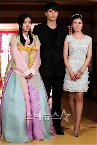 임수향(왼쪽) 성훈 한혜린ⓒ송지원 기자