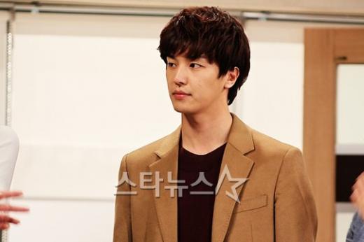 MBC 시트콤 '몽땅 내 사랑' 촬영 중인 연우진 ⓒ사진=점프엔터테인먼트 제공