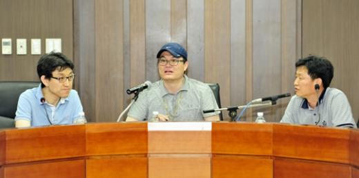 사진 왼쪽부터 '나는 가수다'의 김유곤 PD, 신정수 PD, 원만식 CP