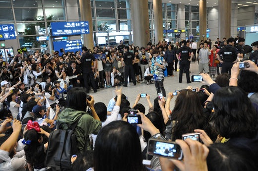 백청강 입국 현장 ⓒ사진=원석 백청강 팬카페 제공